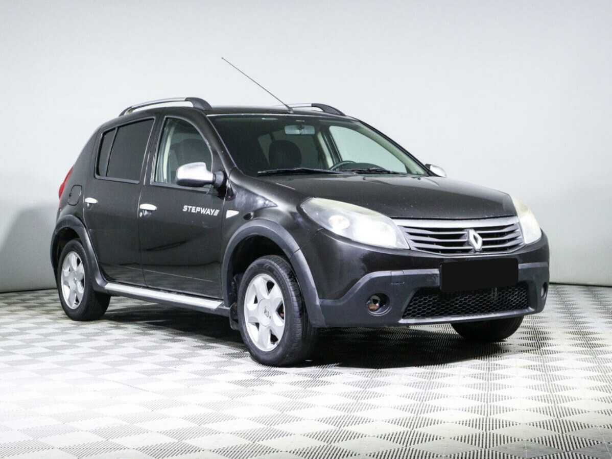 Renault Sandero с пробегом — 2012 год. Фото: #2