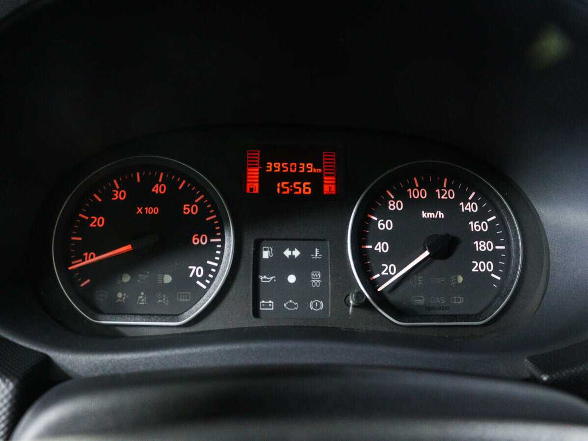 Renault Sandero с пробегом — 2012 год. Фото: #10