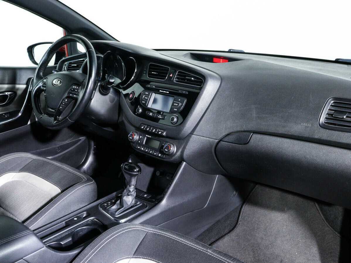 Kia Ceed с пробегом — 2013 год. Фото: #6