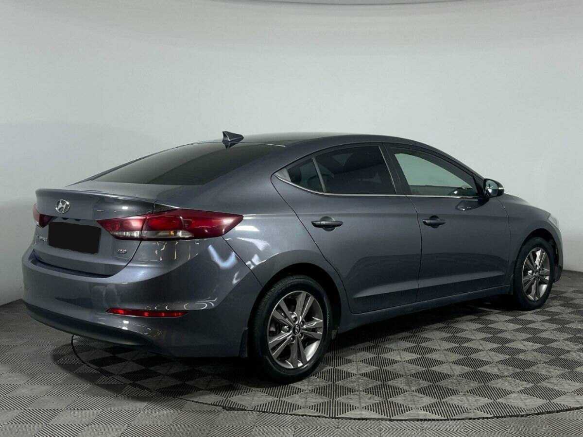 Hyundai Elantra с пробегом — 2018 год. Фото: #4