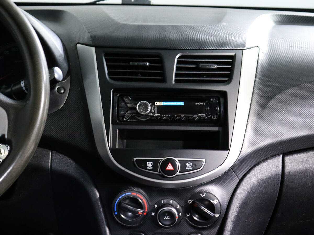 Hyundai Solaris с пробегом — 2013 год. Фото: #12