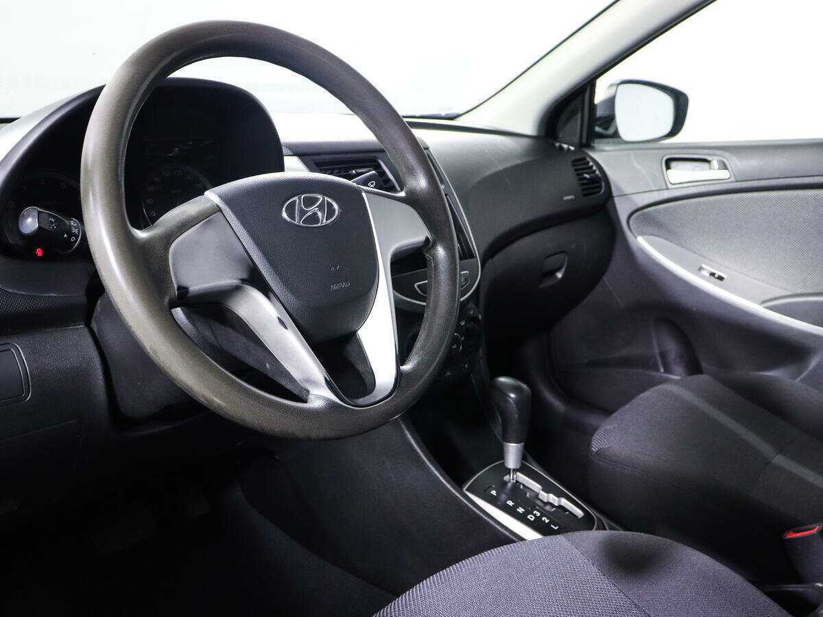 Hyundai Solaris с пробегом — 2013 год. Фото: #13