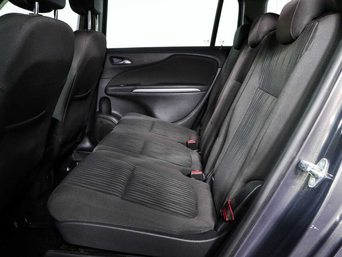 Opel Zafira с пробегом — 2012 год. Фото: #9