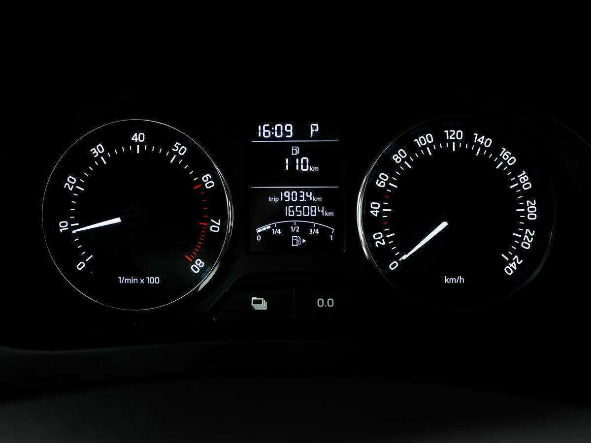 Skoda Rapid с пробегом — 2014 год. Фото: #9