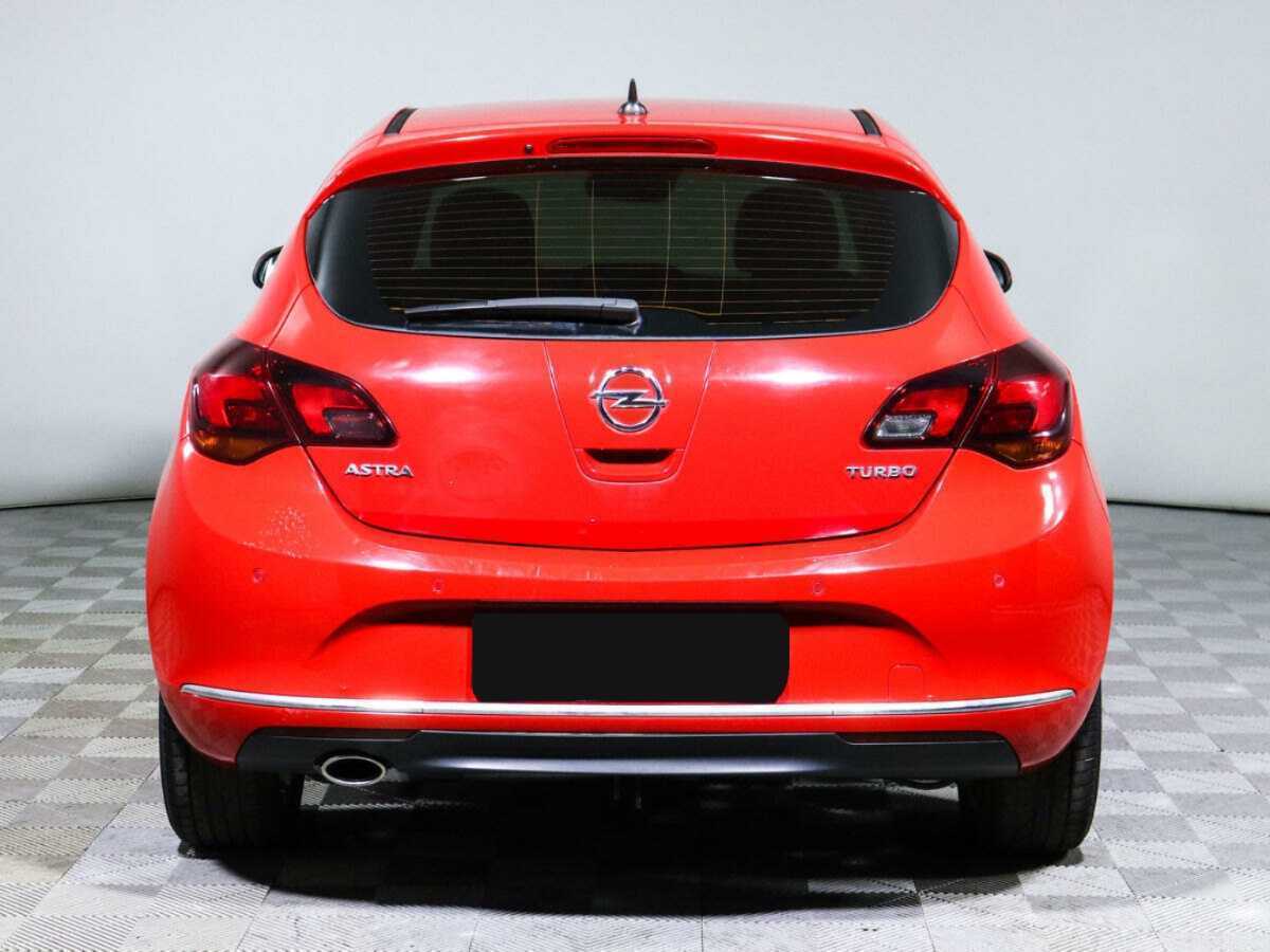 Opel Astra с пробегом — 2012 год. Фото: #4