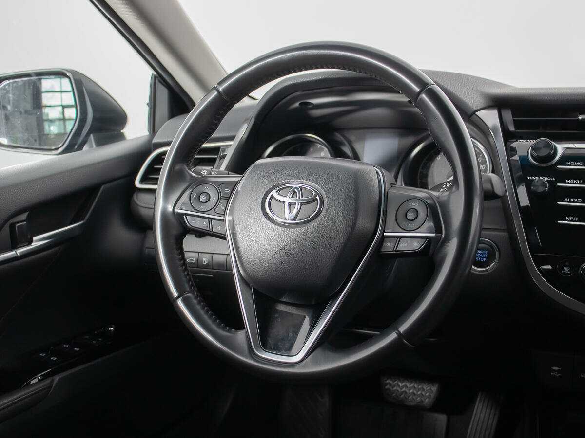 Toyota Camry с пробегом — 2018 год. Фото: #18