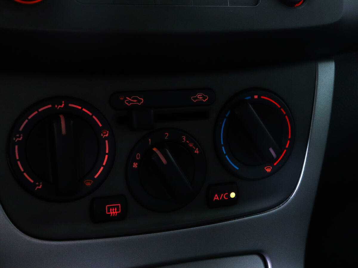 Nissan Sentra с пробегом — 2015 год. Фото: #13