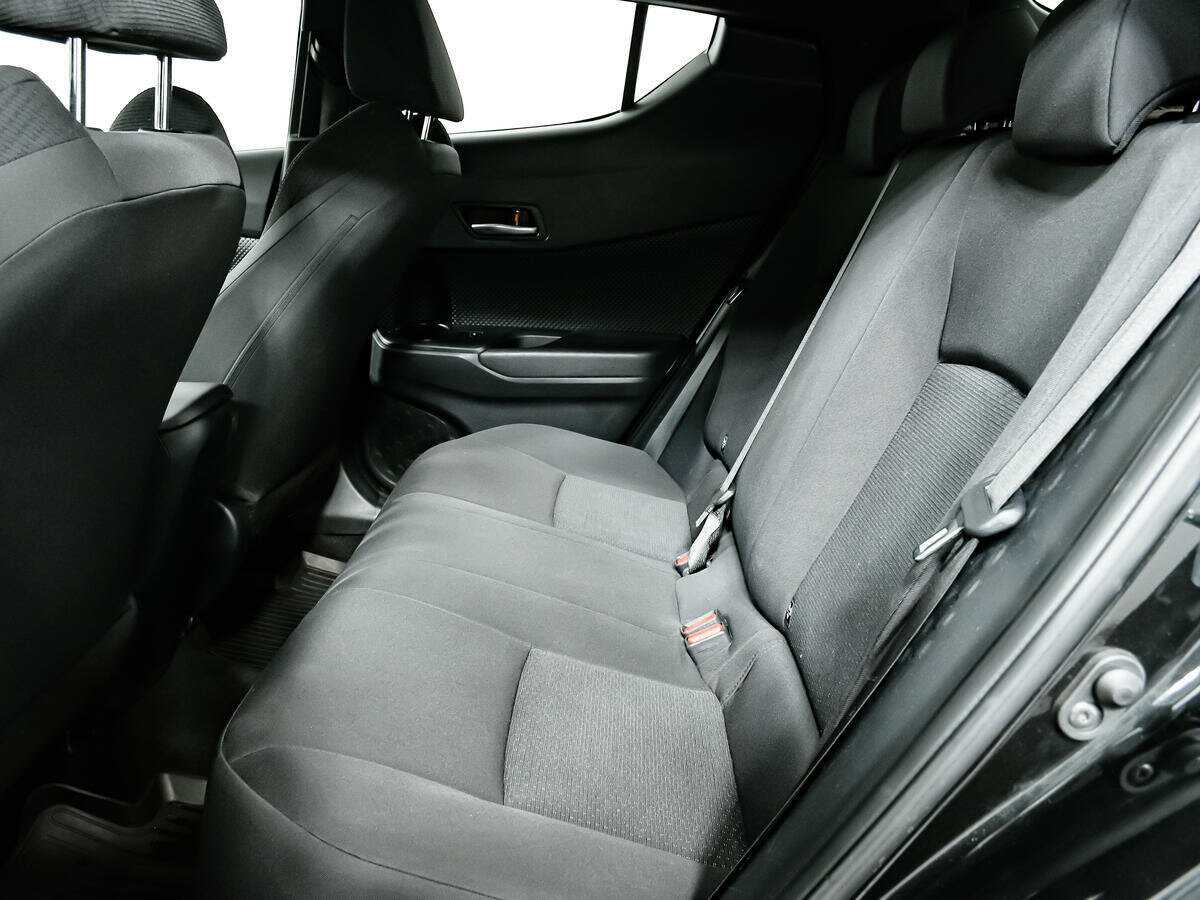 Toyota C-HR с пробегом — 2018 год. Фото: #11