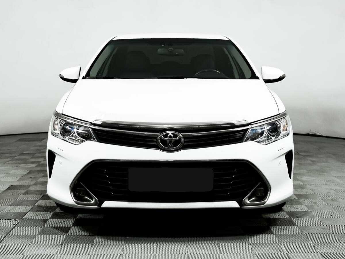 Toyota Camry с пробегом — 2015 год. Фото: #1