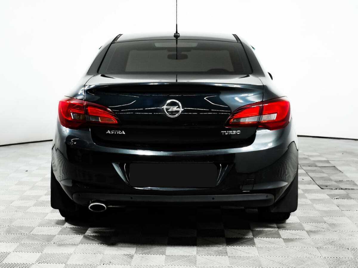 Opel Astra с пробегом — 2013 год. Фото: #5