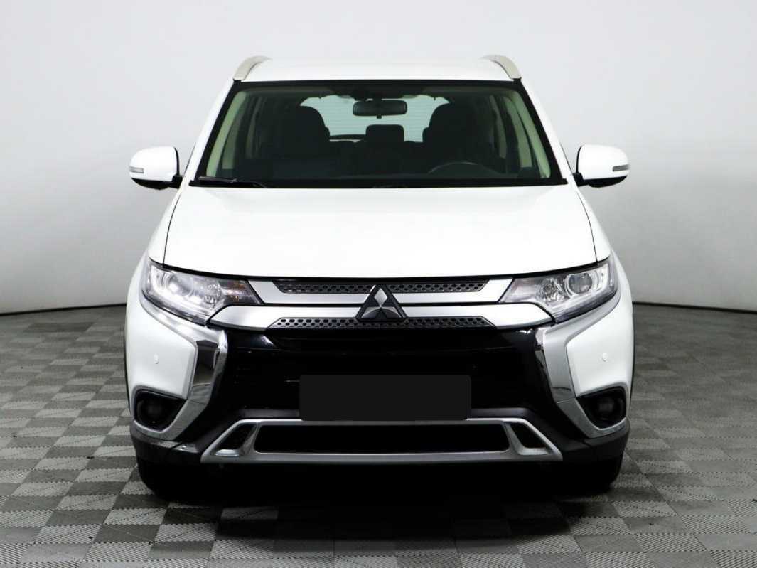 Mitsubishi Outlander с пробегом — 2021 год. Фото: #1