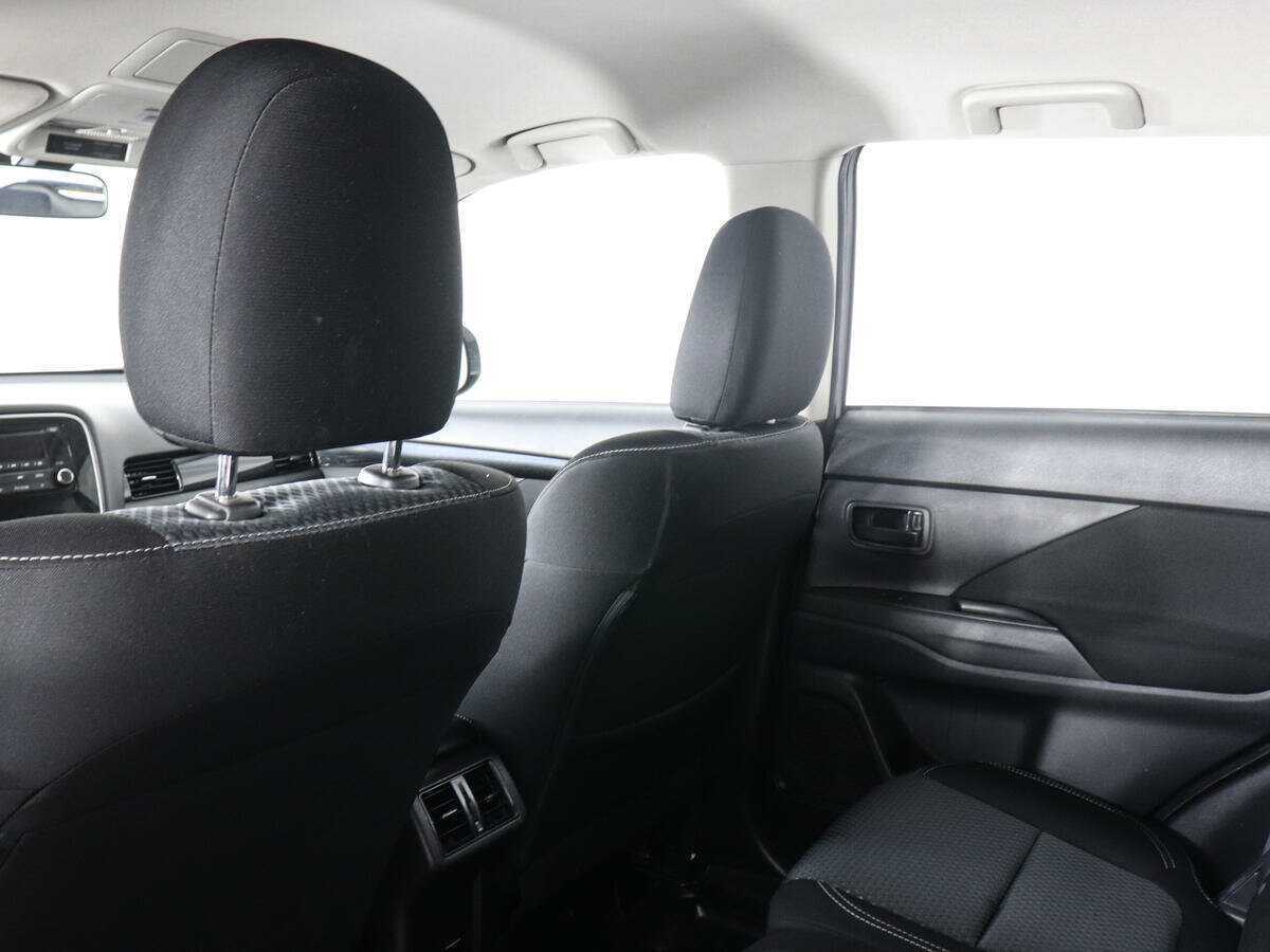 Mitsubishi Outlander с пробегом — 2020 год. Фото: #11