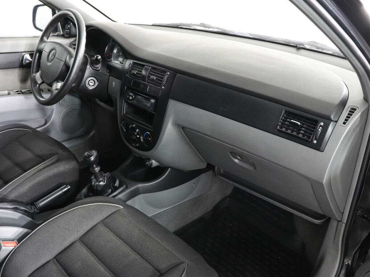 Daewoo Gentra с пробегом — 2015 год. Фото: #5