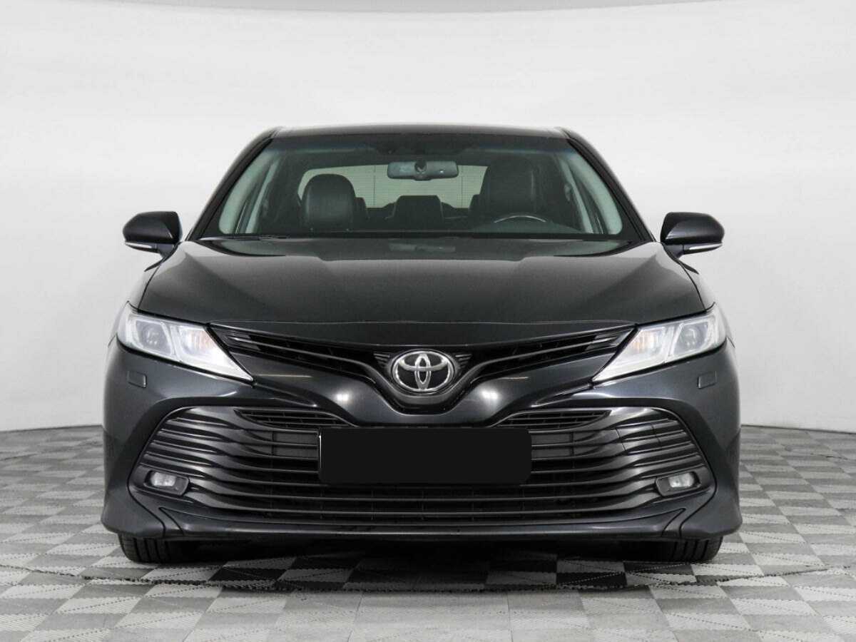 Toyota Camry с пробегом — 2019 год. Фото: #1