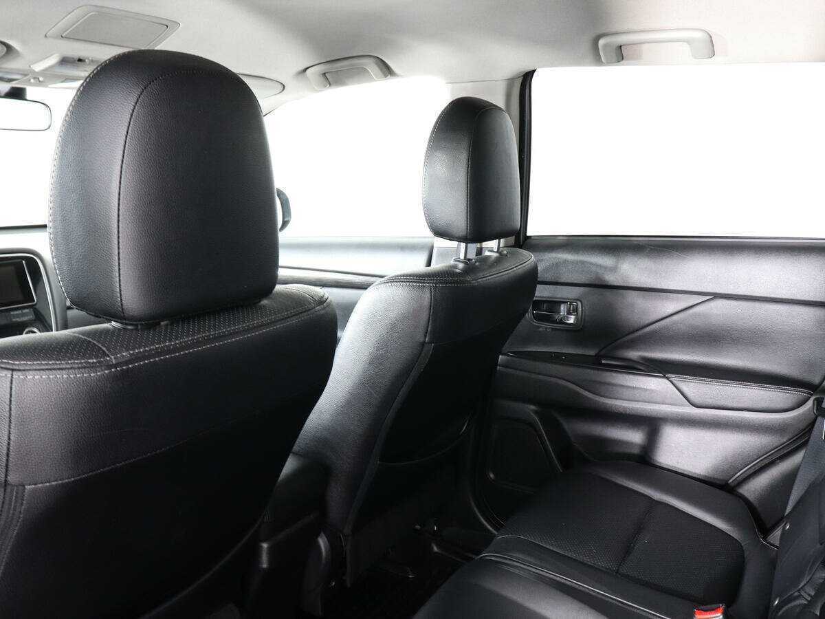 Mitsubishi Outlander с пробегом — 2017 год. Фото: #11