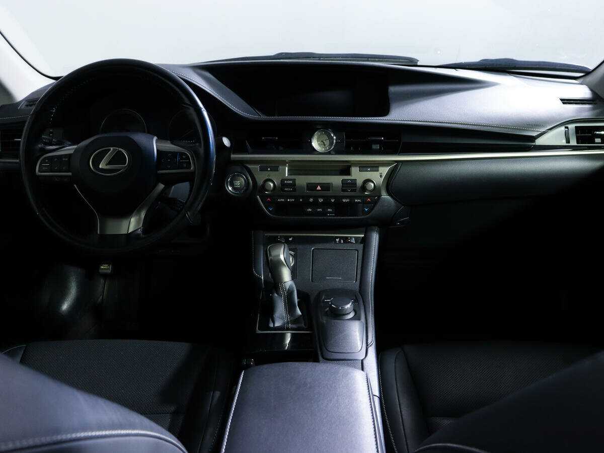 Lexus ES с пробегом — 2016 год. Фото: #11