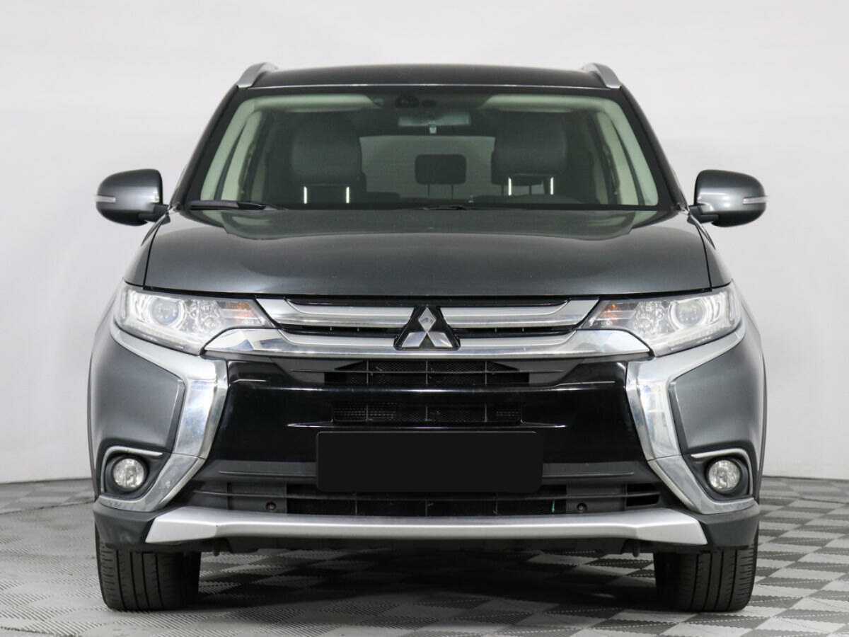 Mitsubishi Outlander с пробегом — 2018 год. Фото: #1