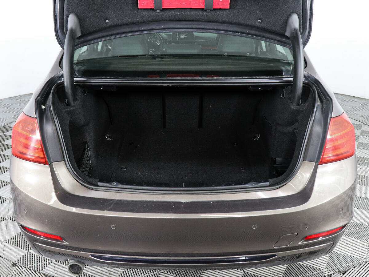 BMW 3 серии с пробегом — 2013 год. Фото: #8