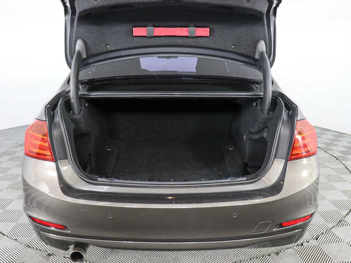 BMW 3 серии с пробегом — 2013 год. Фото: #8