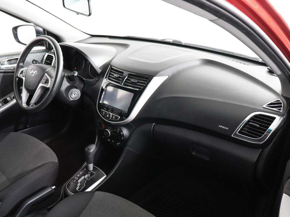 Hyundai Solaris с пробегом — 2013 год. Фото: #5