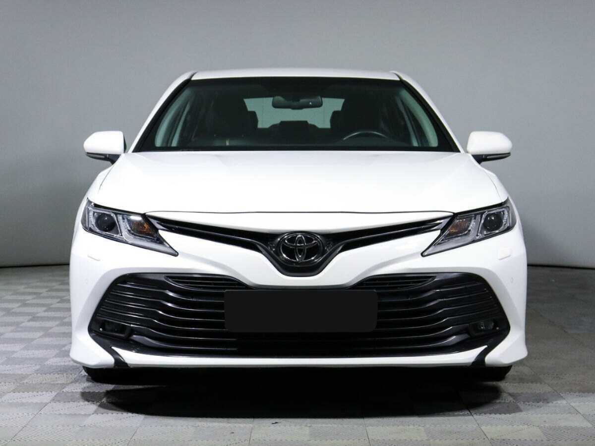 Toyota Camry с пробегом — 2018 год. Фото: #1