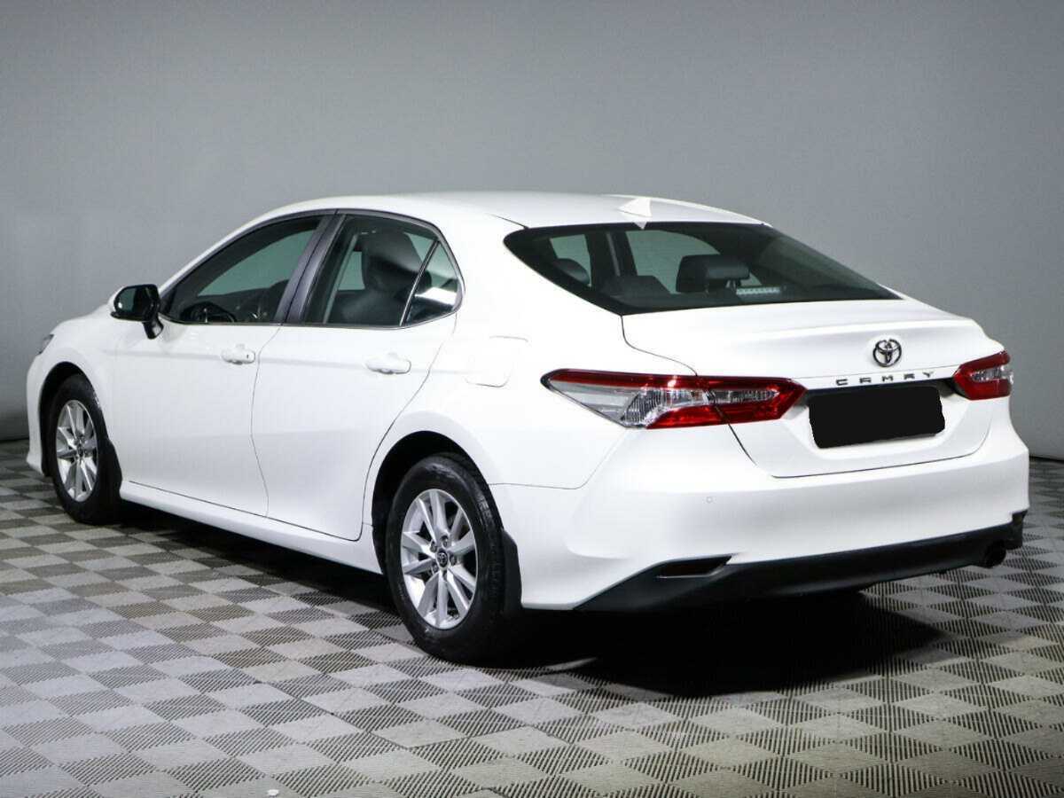 Toyota Camry с пробегом — 2018 год. Фото: #6
