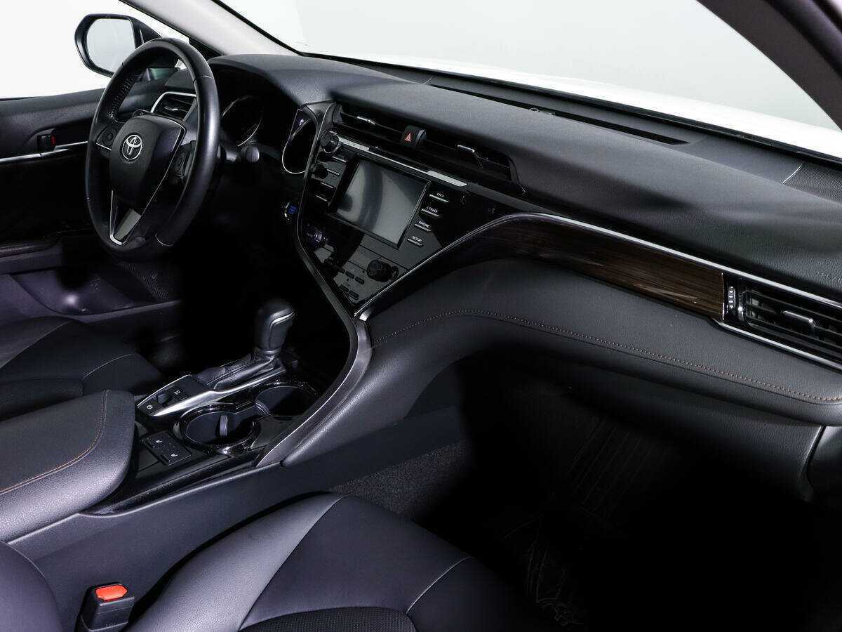 Toyota Camry с пробегом — 2018 год. Фото: #8