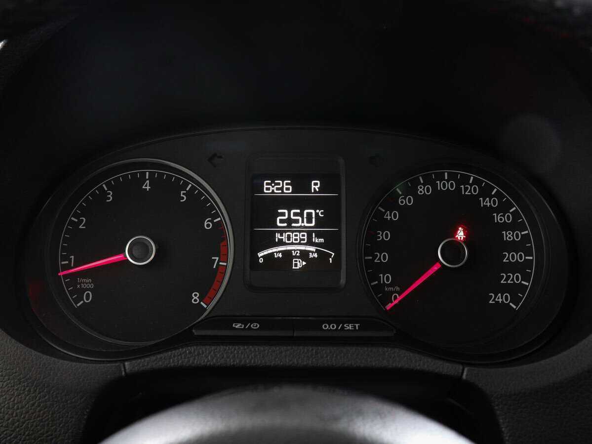 Volkswagen Polo с пробегом — 2018 год. Фото: #10