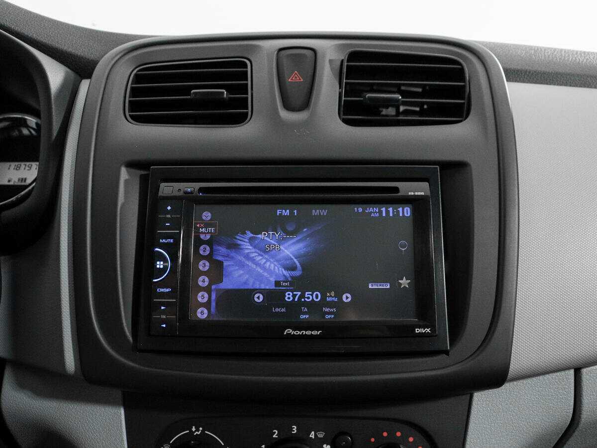 Renault Logan с пробегом — 2014 год. Фото: #15