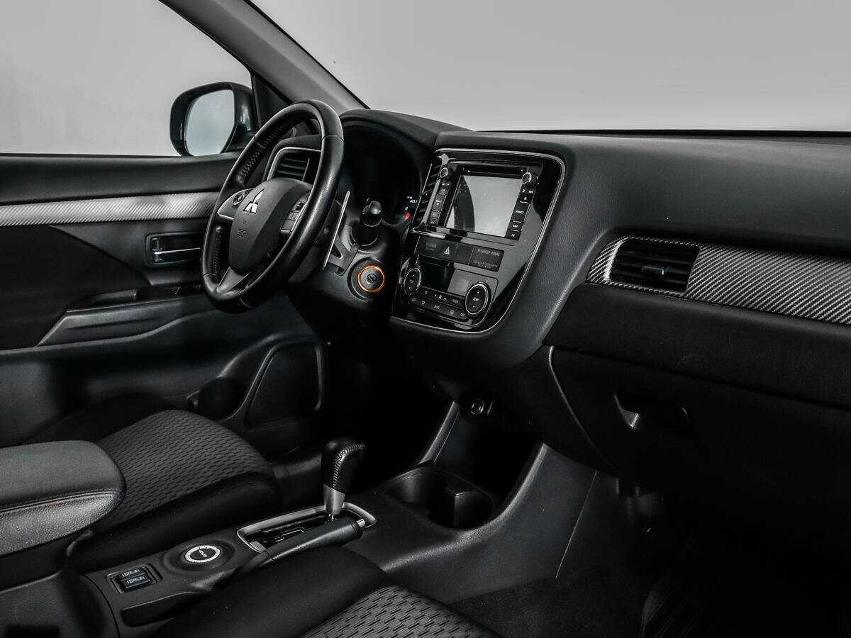 Mitsubishi Outlander с пробегом — 2014 год. Фото: #10