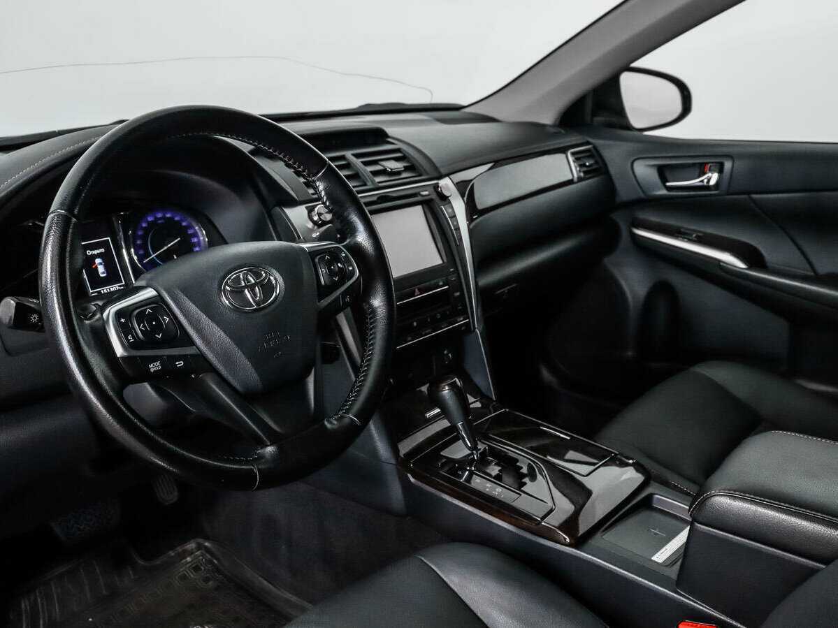 Toyota Camry с пробегом — 2015 год. Фото: #8