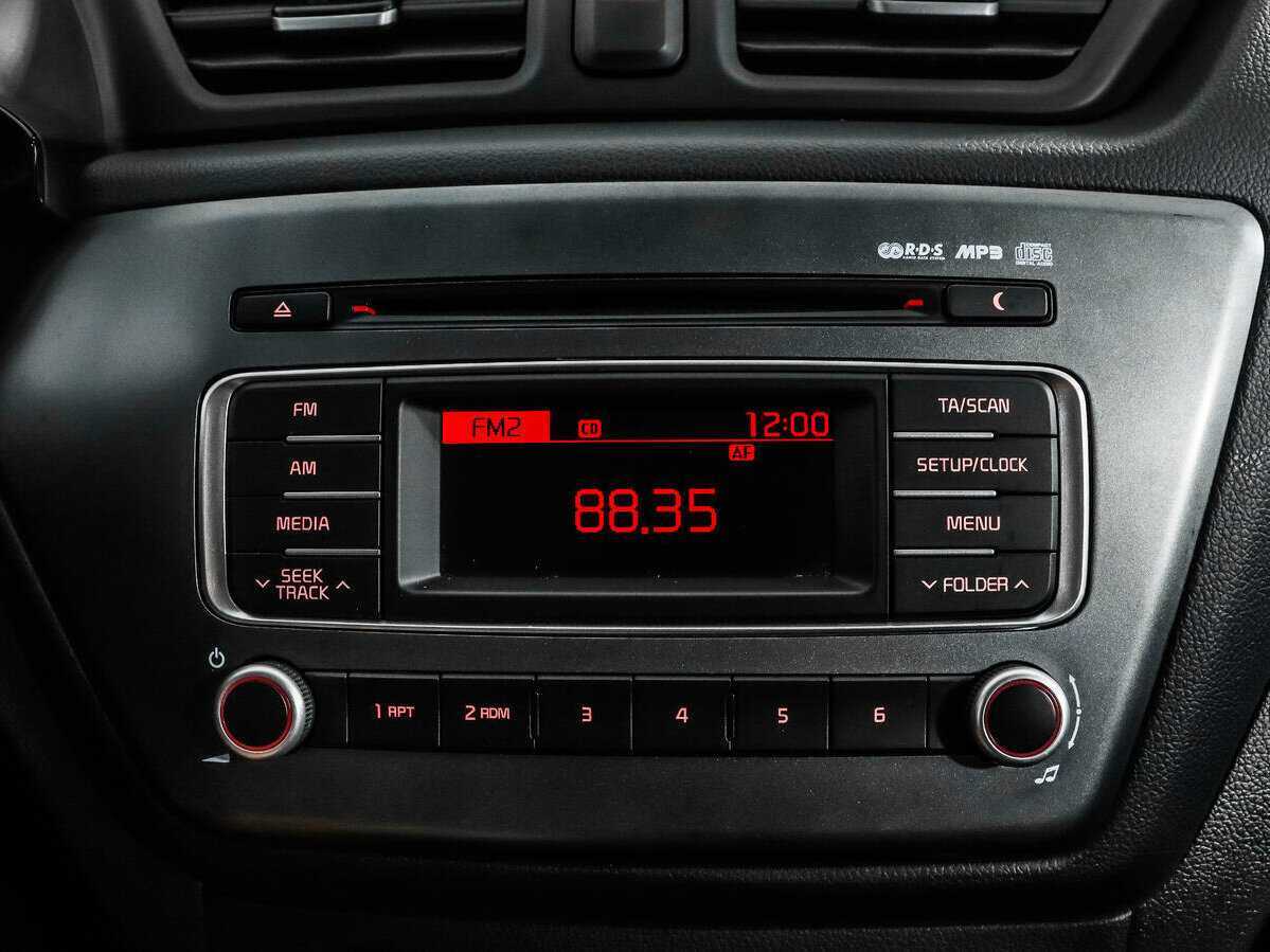 Kia Rio с пробегом — 2015 год. Фото: #12