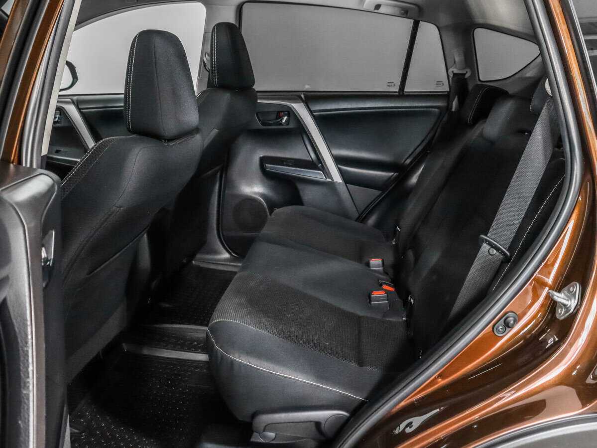 Toyota RAV4 с пробегом — 2017 год. Фото: #9