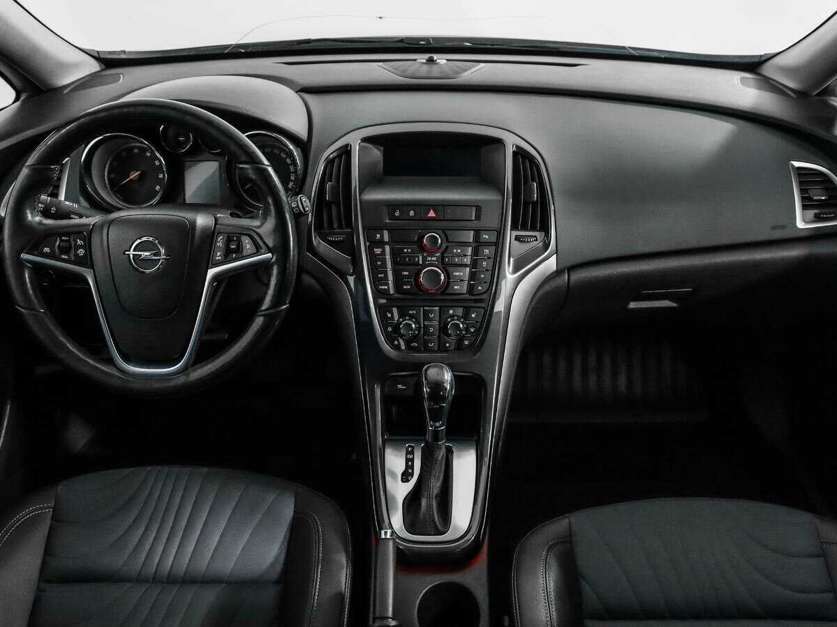 Opel Astra с пробегом — 2013 год. Фото: #11