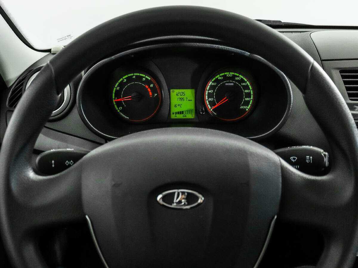 Lada (ВАЗ) Kalina с пробегом — 2018 год. Фото: #13