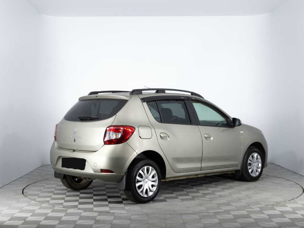 Renault Sandero с пробегом — 2015 год. Фото: #4