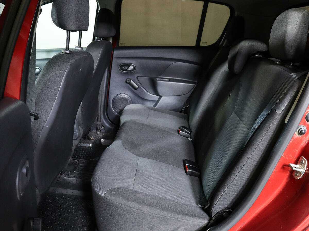 Renault Sandero с пробегом — 2015 год. Фото: #8
