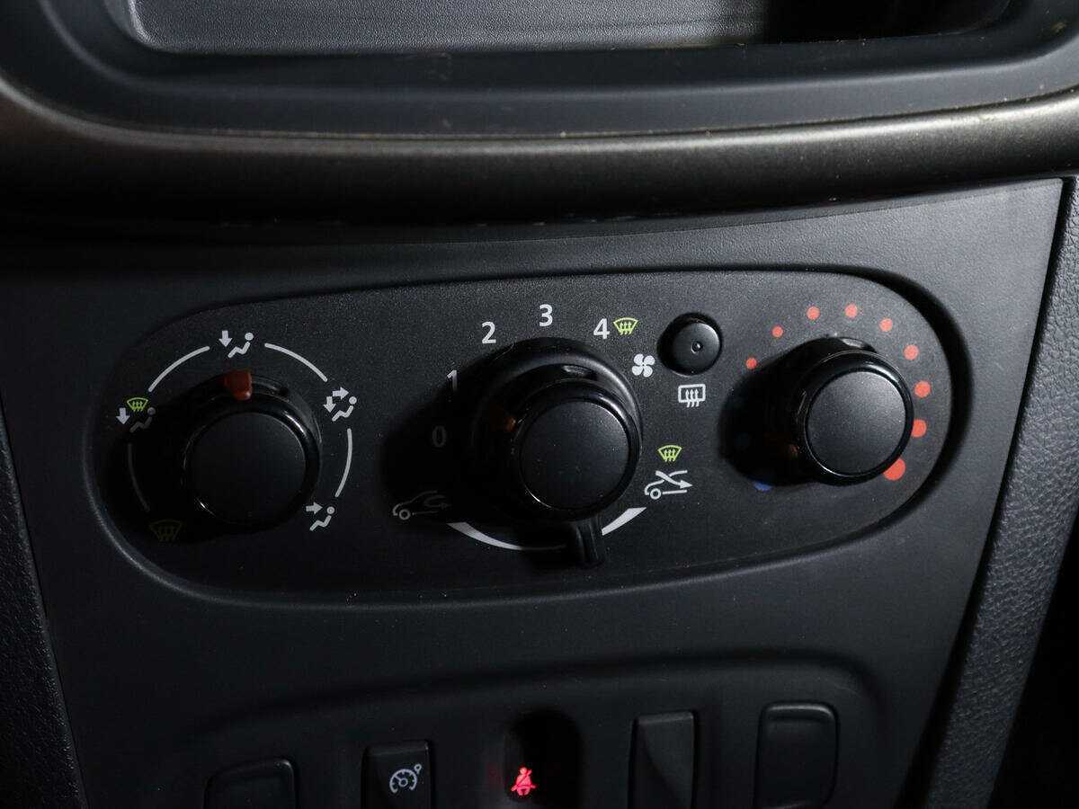 Renault Sandero с пробегом — 2015 год. Фото: #17