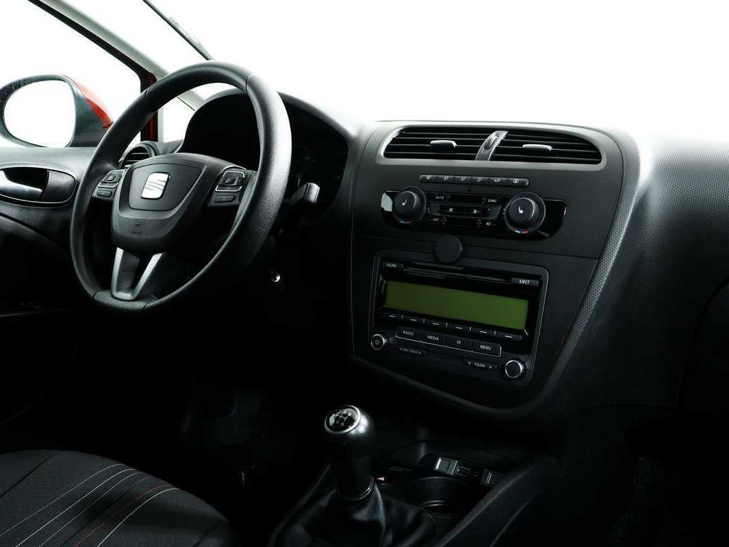 SEAT Leon с пробегом — 2012 год. Фото: #8