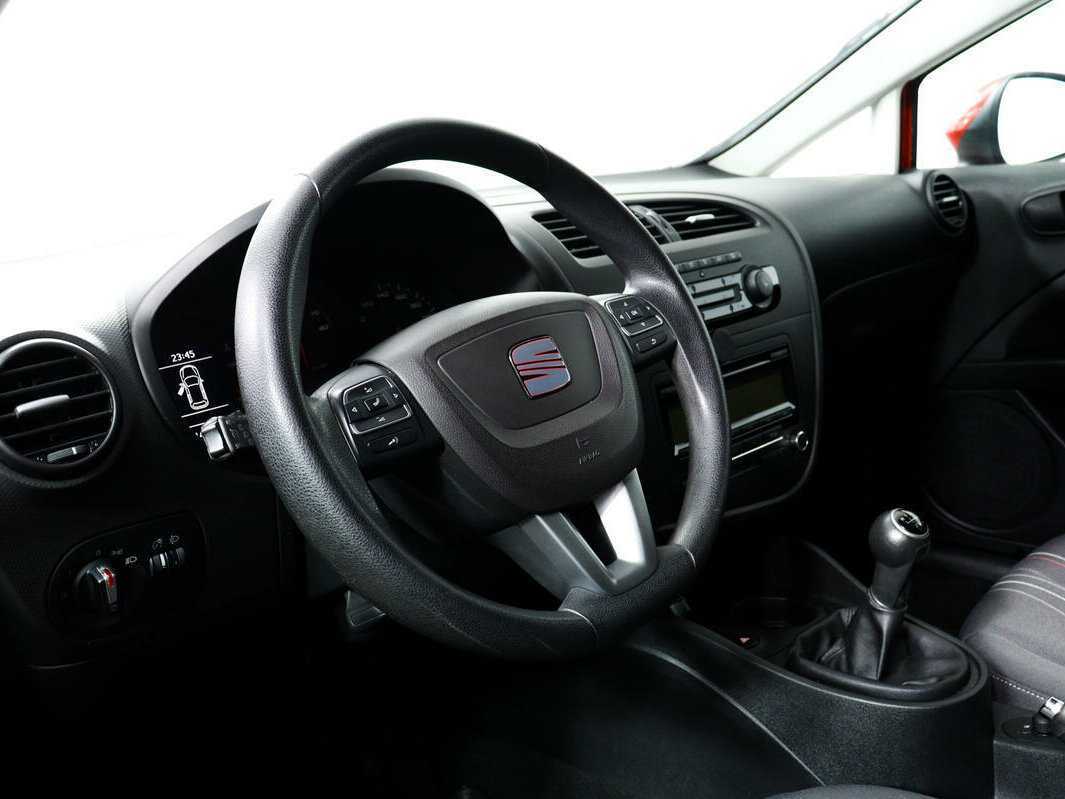 SEAT Leon с пробегом — 2012 год. Фото: #12