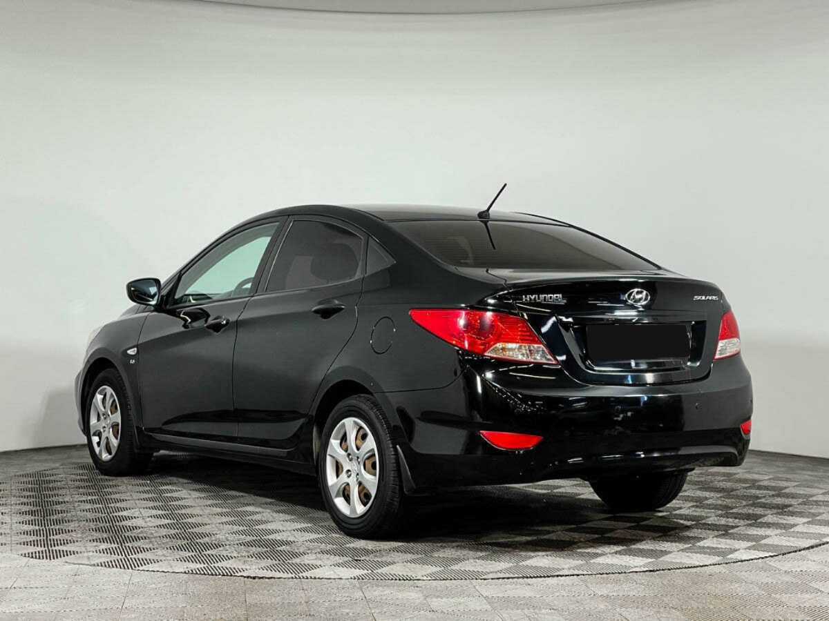 Hyundai Solaris с пробегом — 2012 год. Фото: #6