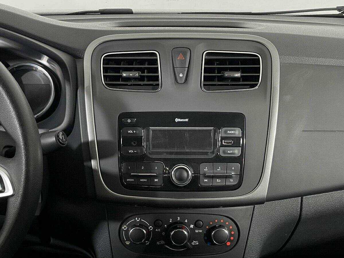 Renault Logan с пробегом — 2019 год. Фото: #11