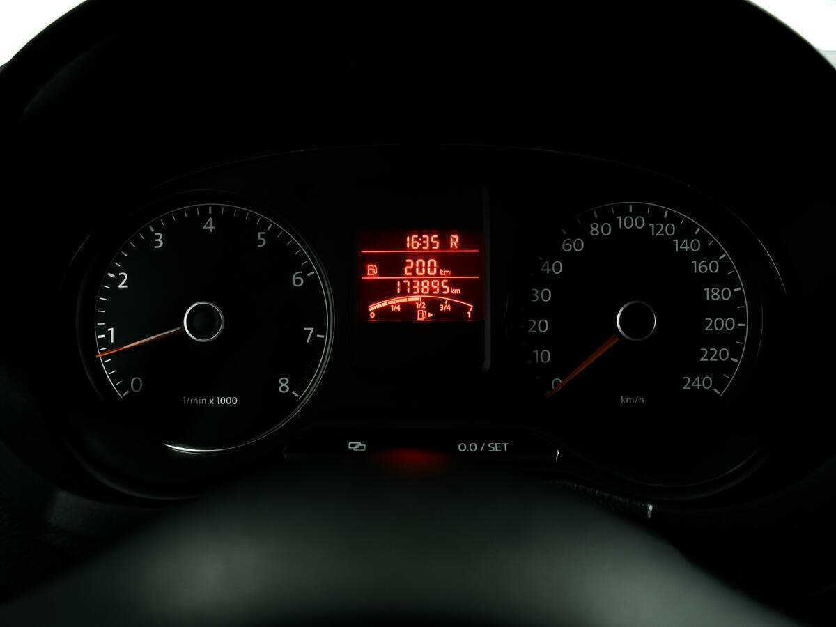 Volkswagen Polo с пробегом — 2012 год. Фото: #9