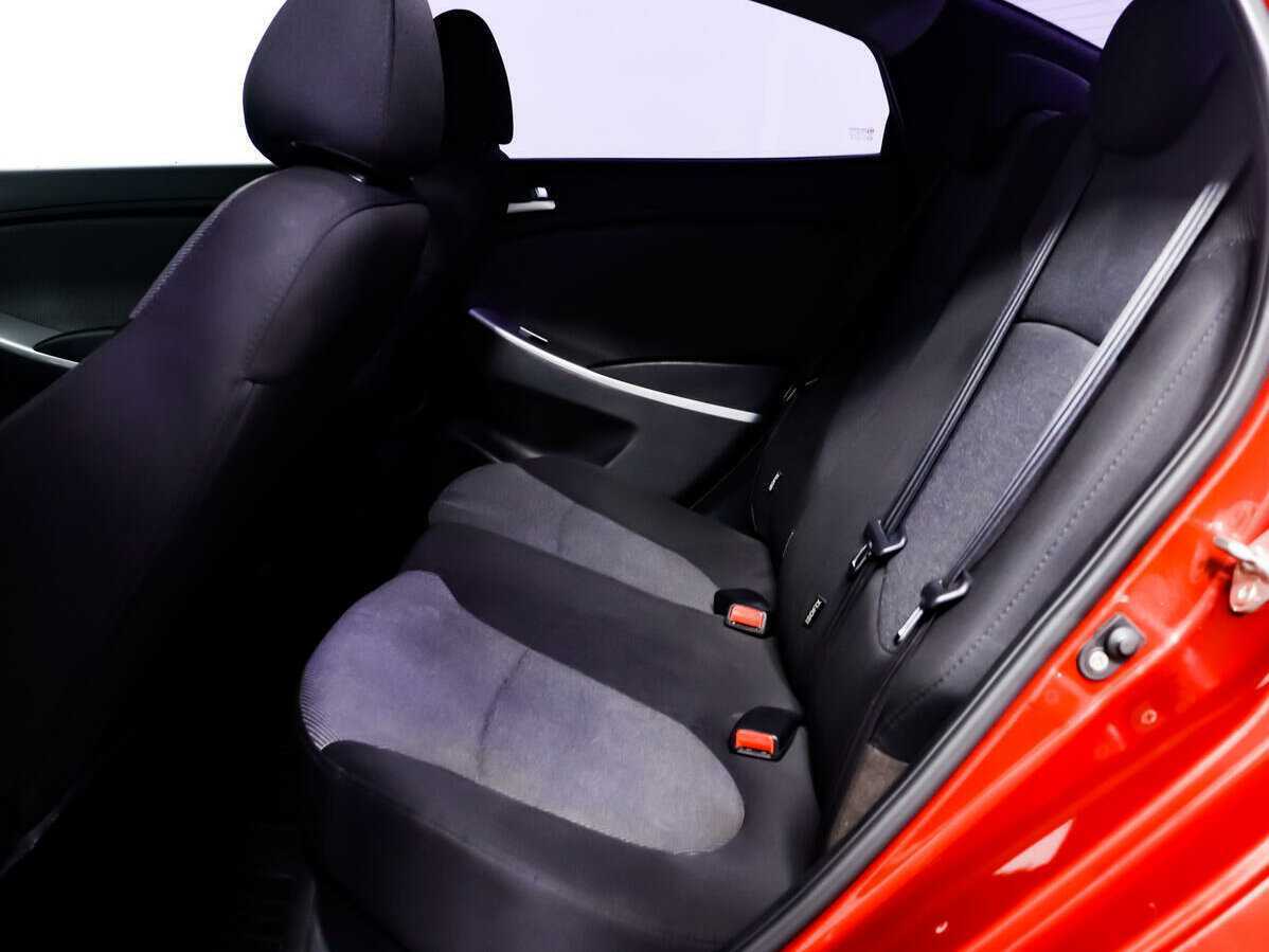 Hyundai Solaris с пробегом — 2012 год. Фото: #11