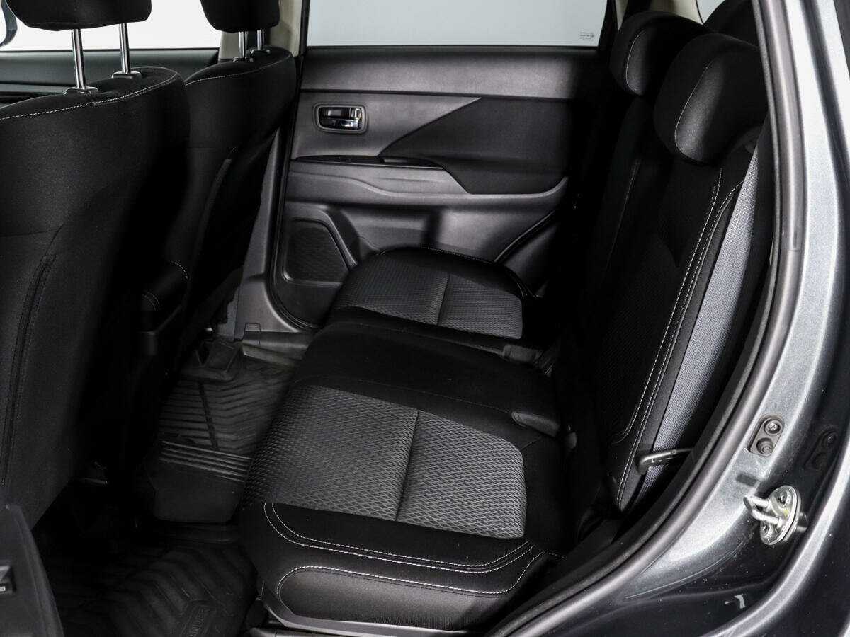 Mitsubishi Outlander с пробегом — 2019 год. Фото: #11
