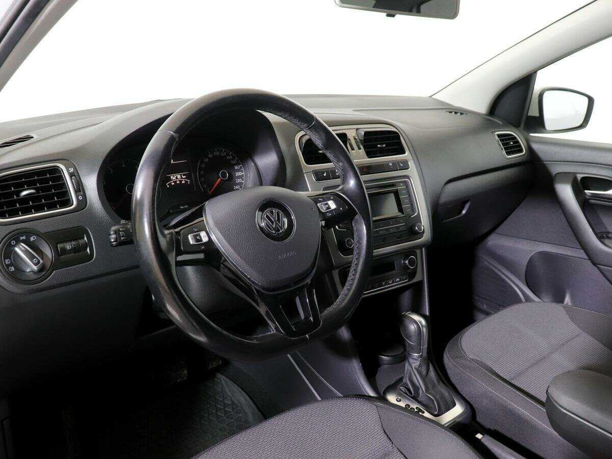 Volkswagen Polo с пробегом — 2017 год. Фото: #12