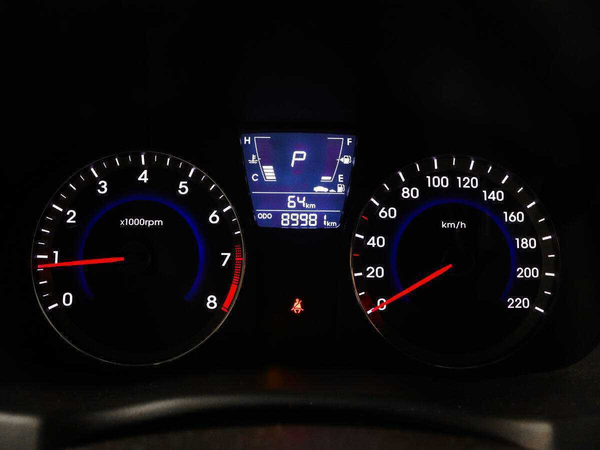 Hyundai Solaris с пробегом — 2013 год. Фото: #9