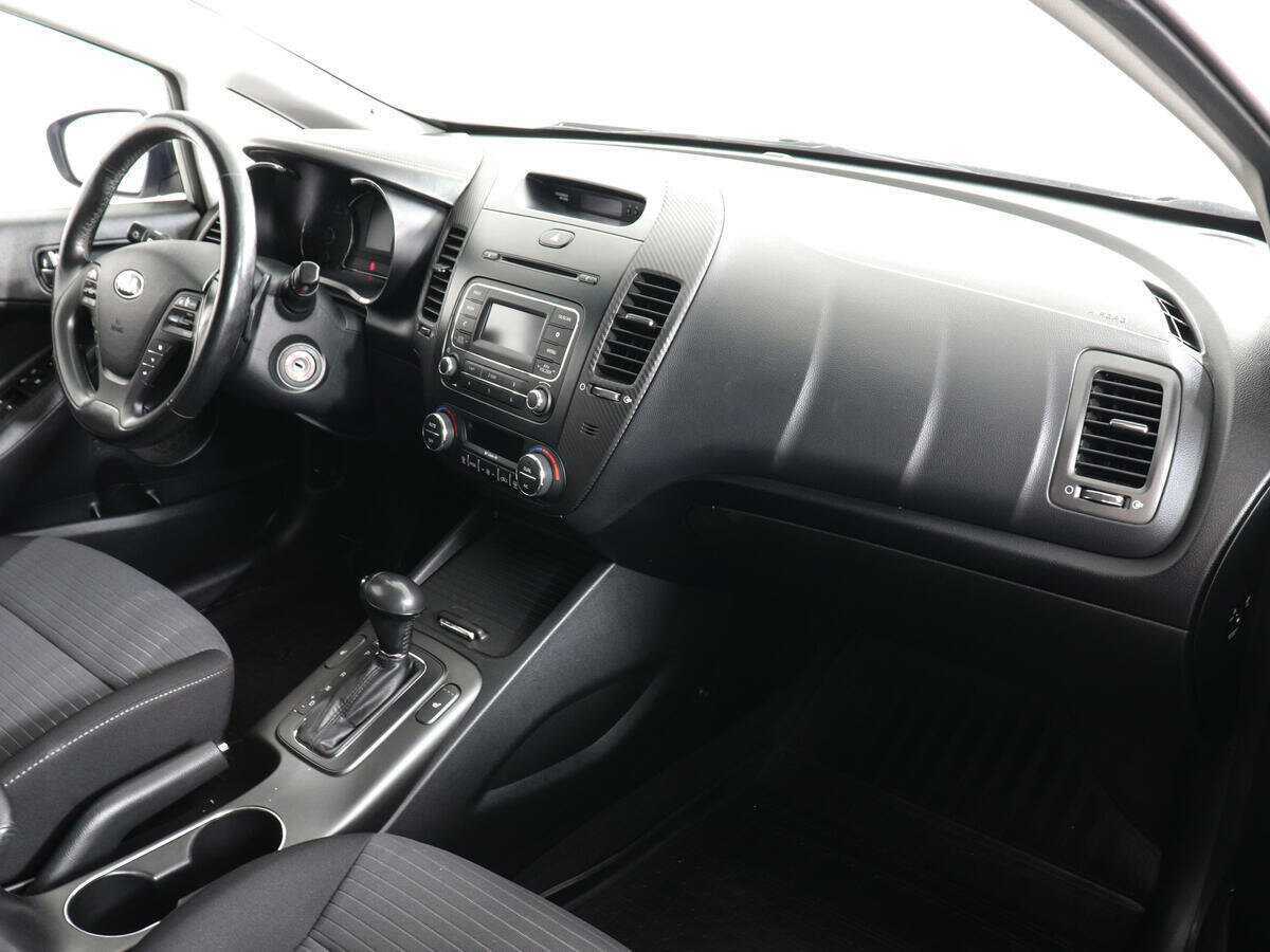 Kia Cerato с пробегом — 2013 год. Фото: #9