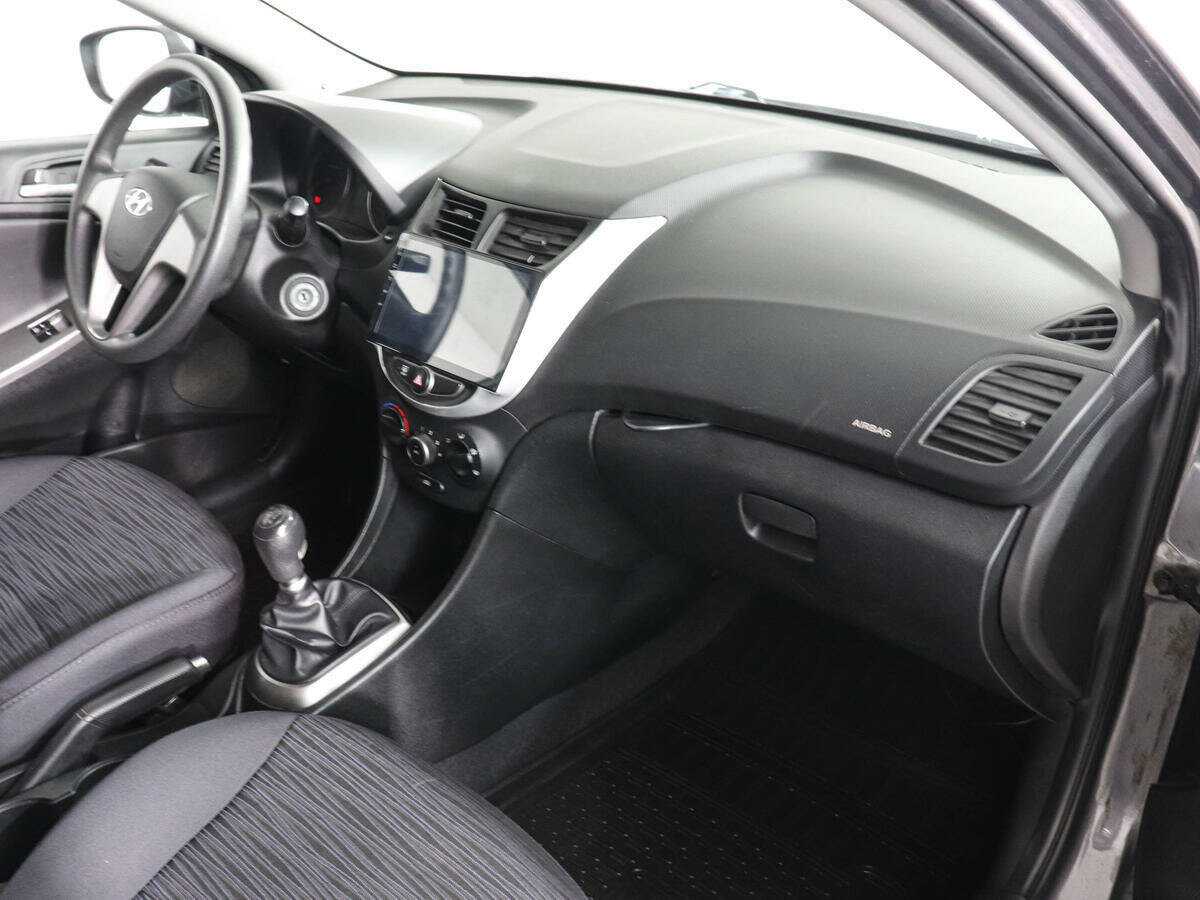 Hyundai Solaris с пробегом — 2016 год. Фото: #9