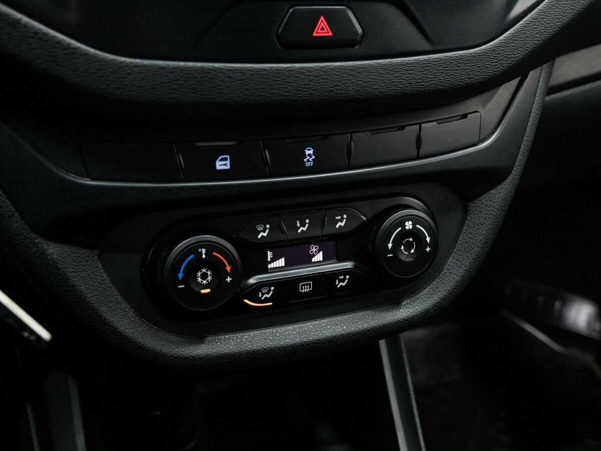 Lada (ВАЗ) Vesta с пробегом — 2019 год. Фото: #18